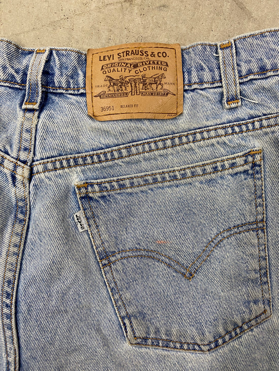 Load image into Gallery viewer, VTG Levis Blue Jean Shorts Sz 14
