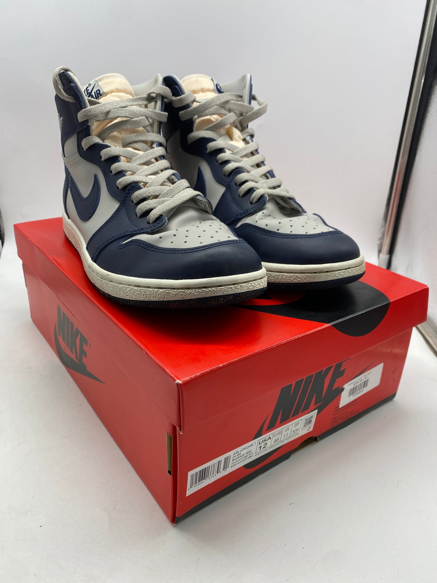 Load image into Gallery viewer, Preowned Air Jordan 1 Retro High &amp;#39;85 &amp;#39;Georgetown&amp;#39; Sz 12M/13.5W

