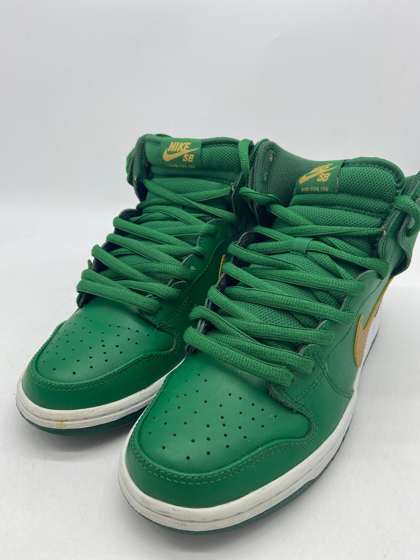 Load image into Gallery viewer, Preowned 2013 Nike SB Dunk High St Patty&amp;#39;s Day Sz 9M/10.5W (305050-373)

