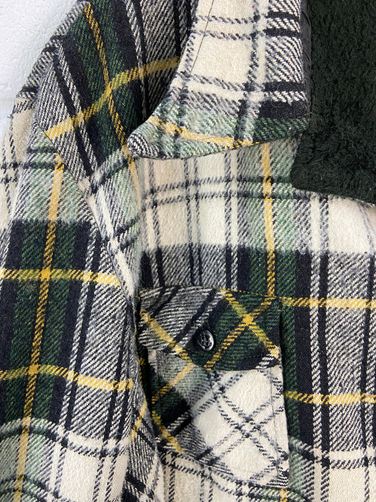 Load image into Gallery viewer, VTG Fleece Lined Flannel Sz L
