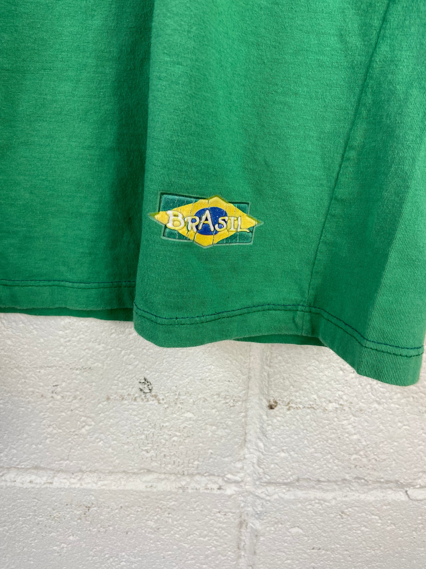 Load image into Gallery viewer, VTG Green &amp;amp; Blue Brazil Tee Sz M
