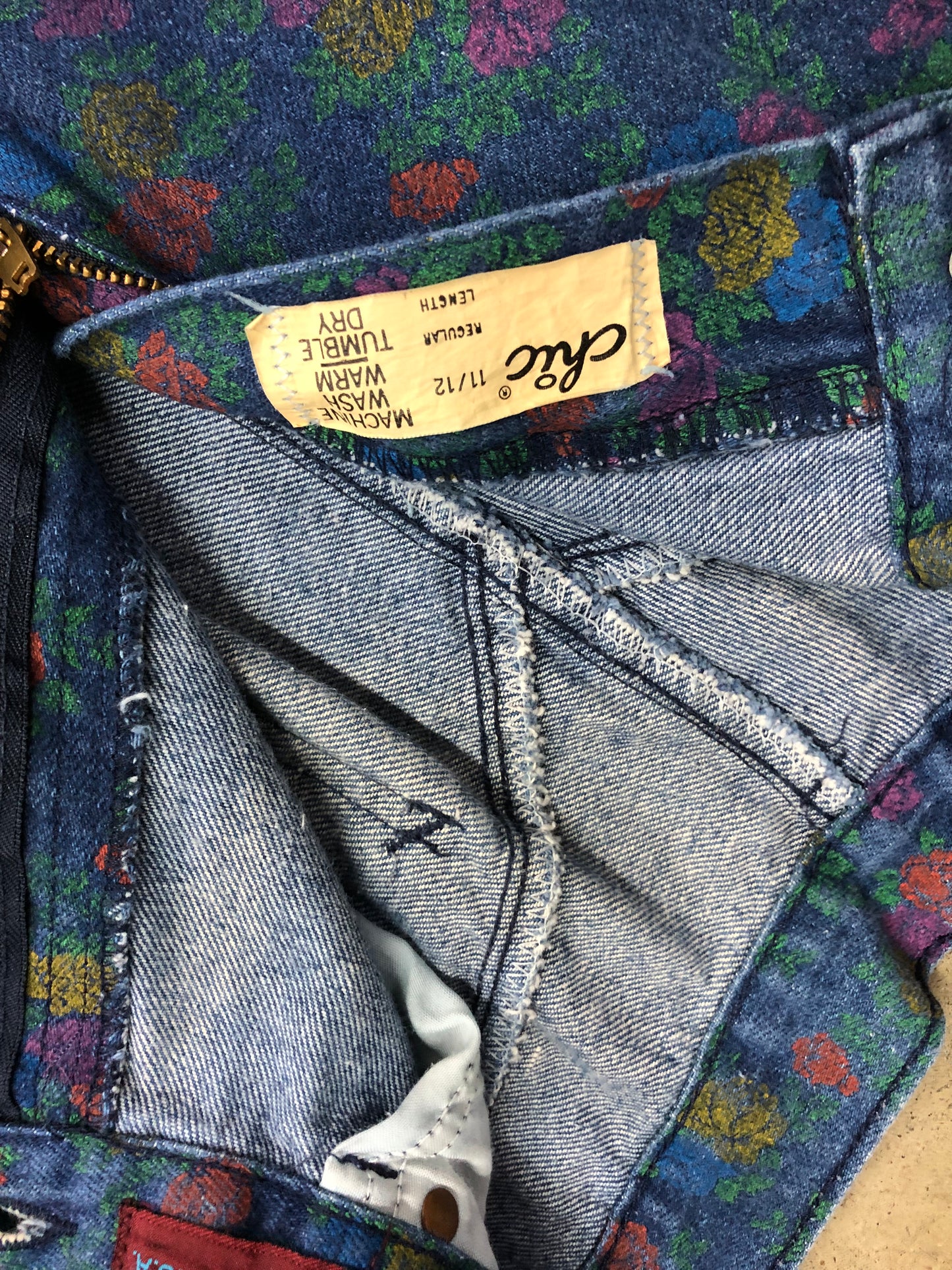 VTG Wmn's Chic Floral Denim Jeans Sz 11/12