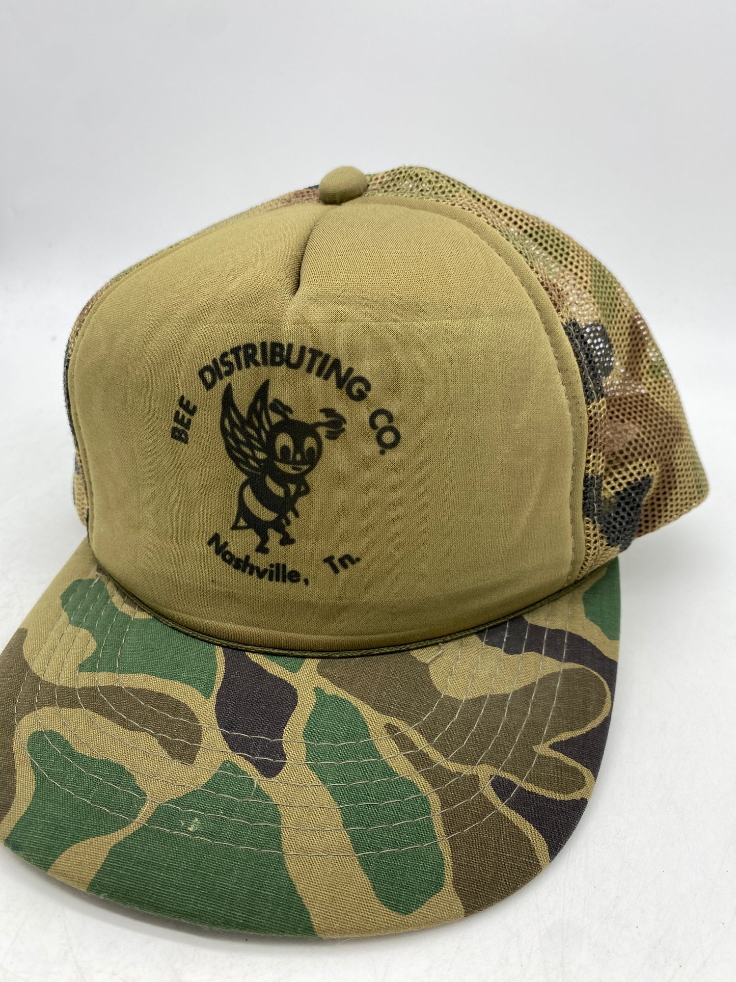 Load image into Gallery viewer, VTG Bee Distributing Co. Trucker Hat

