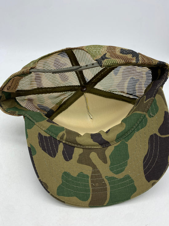 Load image into Gallery viewer, VTG Bee Distributing Co. Trucker Hat
