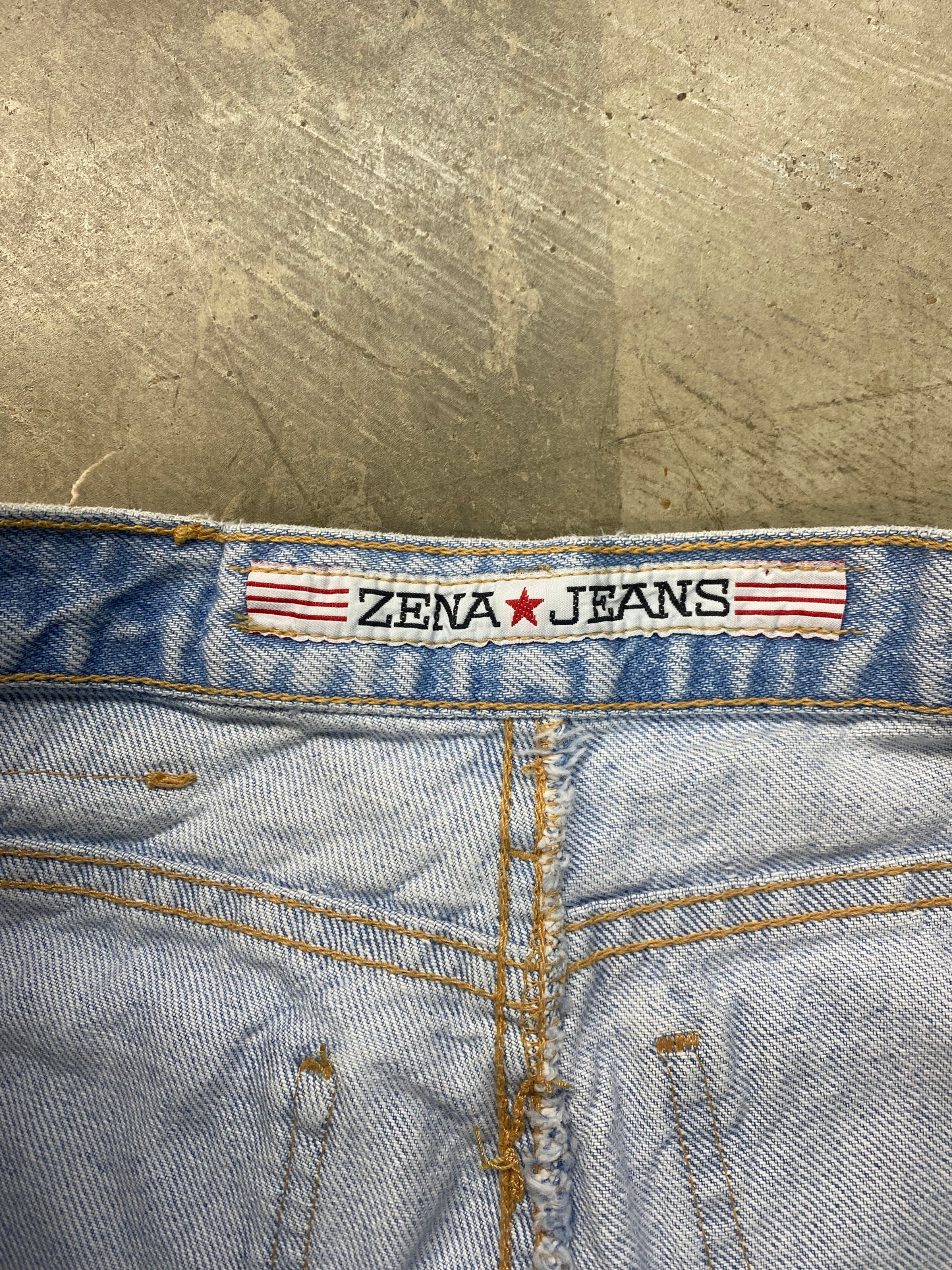 Load image into Gallery viewer, VTG Zena Light Wash Denim Jeans Sz 26x30
