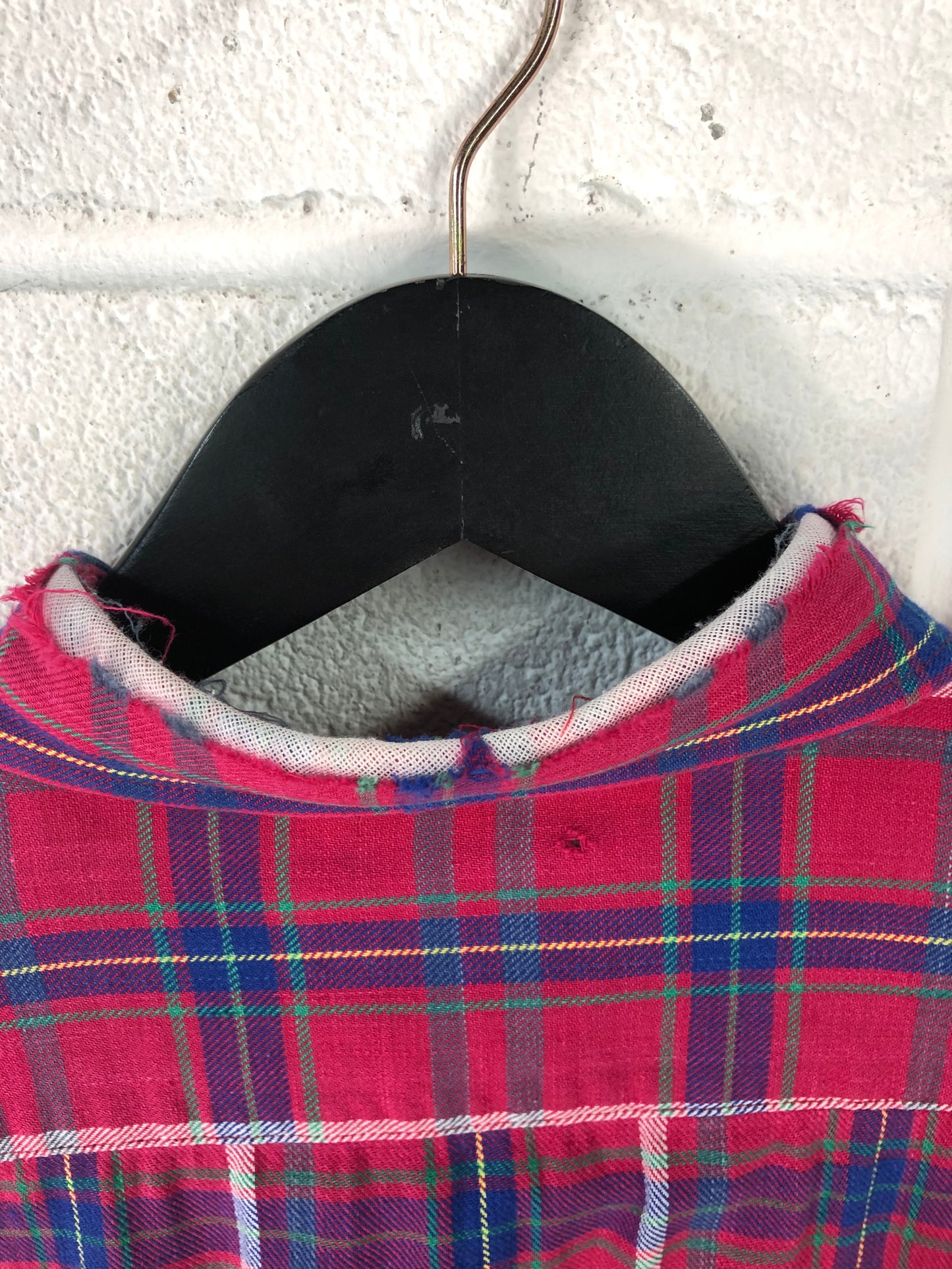 Load image into Gallery viewer, VTG Hand Cropped PInk &amp;amp; Blue Flannel Sz L
