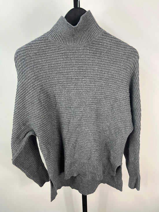 Load image into Gallery viewer, VTG Knit Grey Turtleneck Sweater Sz M
