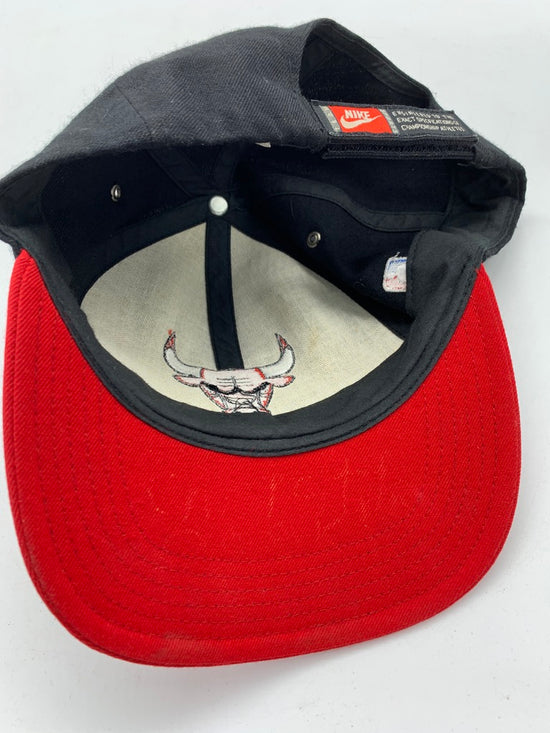 Load image into Gallery viewer, VTG Chicago Bulls Nike Velcroback Hat
