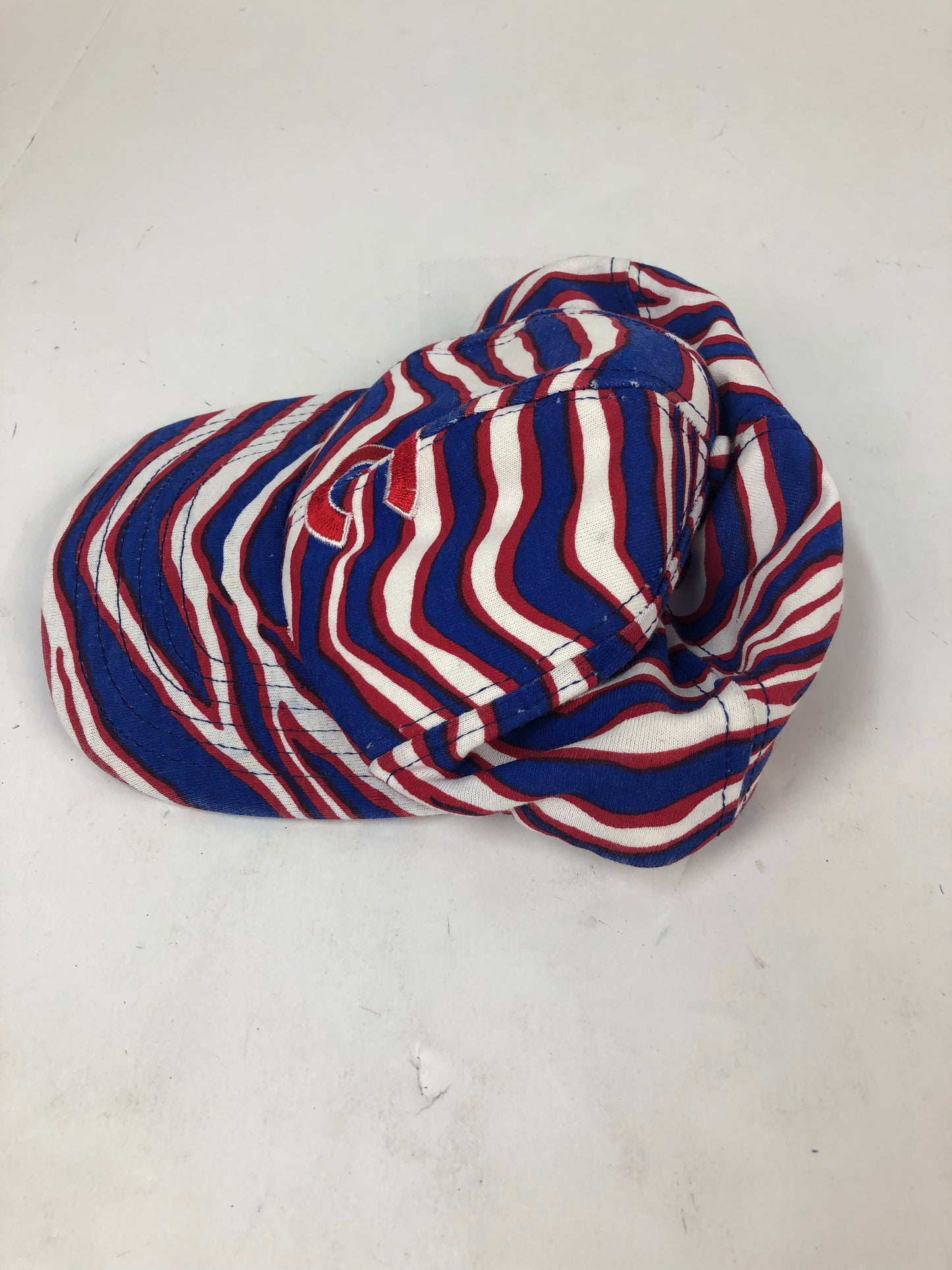 Load image into Gallery viewer, Vtg Chicago Cubs Striped Snapback
