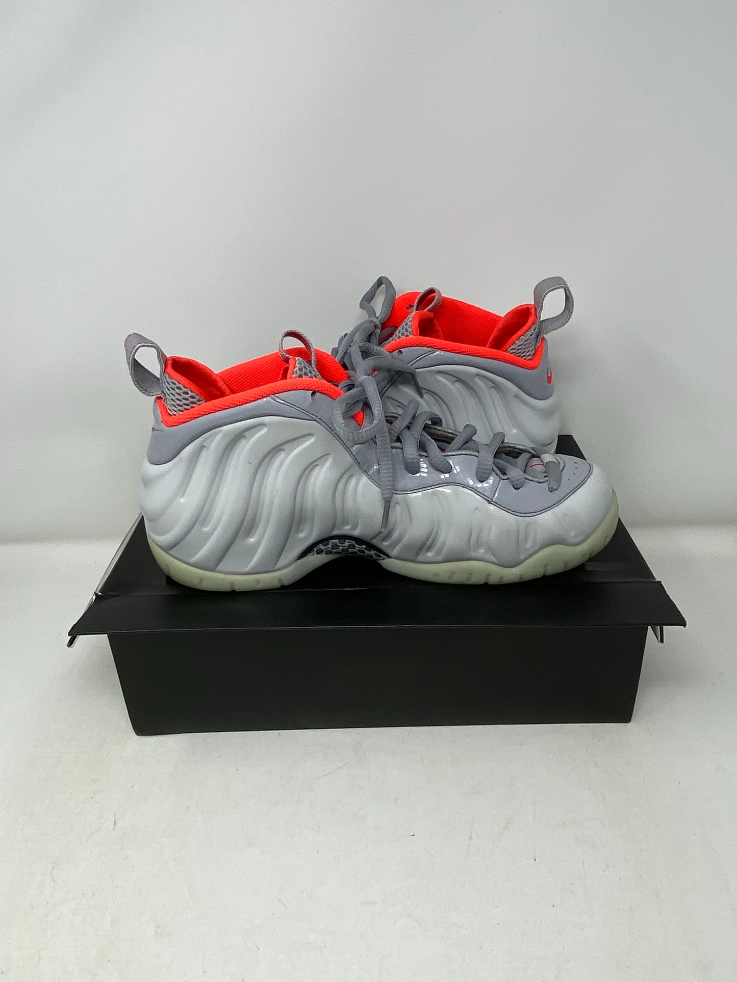 Load image into Gallery viewer, Nike Air Foamposite &amp;quot;Pure Platinum&amp;quot; Sz 8
